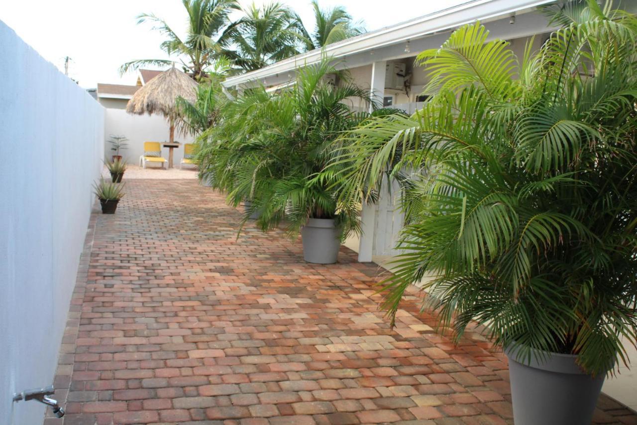 Aparthotel Dancing Iguanas Eagle Beach Exterior foto