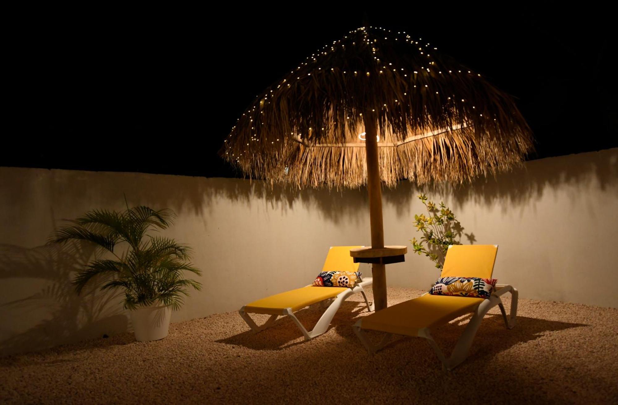 Aparthotel Dancing Iguanas Eagle Beach Exterior foto